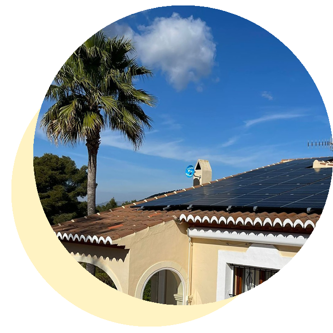 vivienda con paneles solares